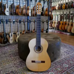 انواع گیتار کلاسیک پاکو کاستیلو